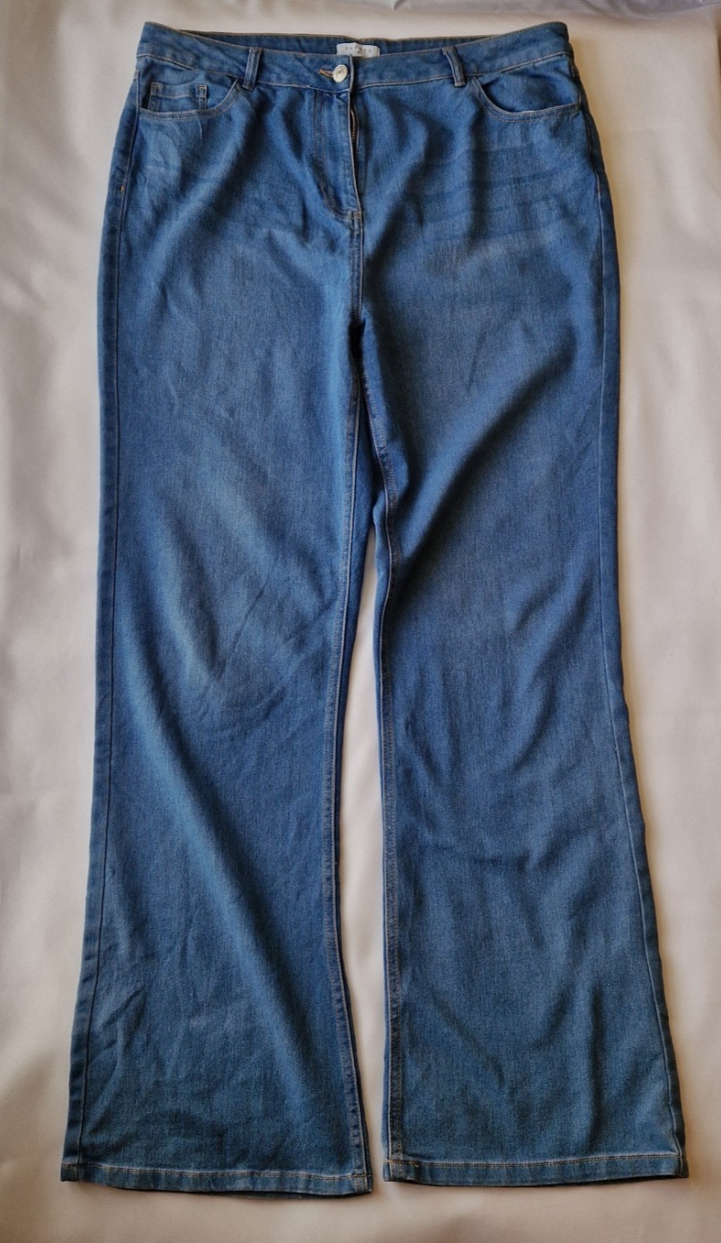 Papaya women's high-rise wide leg jeans in a medium blue wash with a five-pocket design.