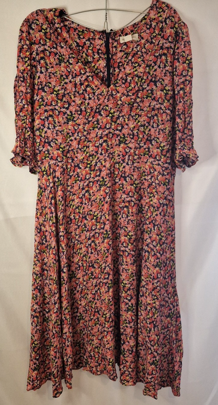 Translation missing: en.Monsoon navy floral midi dress with a V-neck and half sleeves in a fit and flare silhouette: Monsoon
