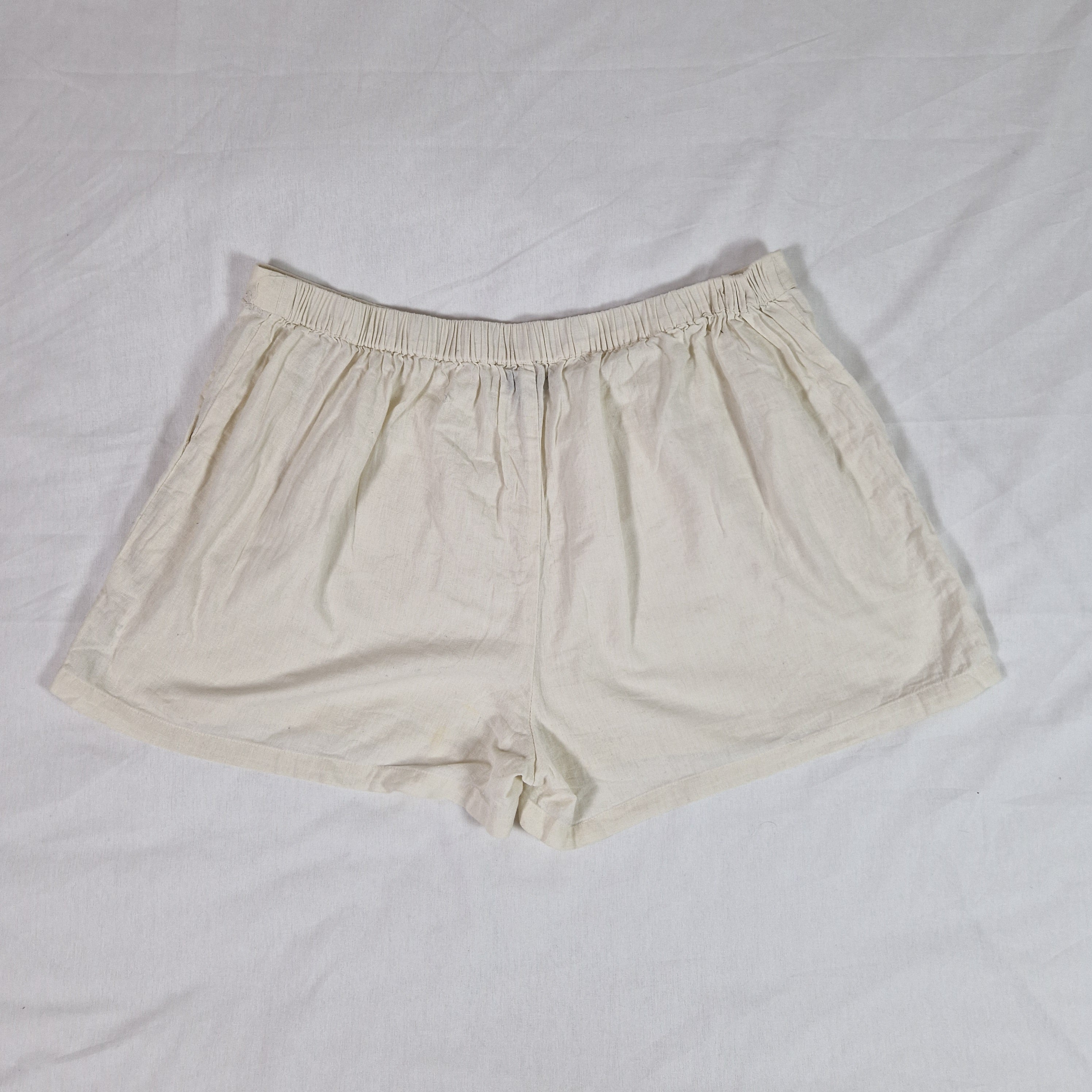 Pretty Little Thing Womens White Shorts UK 16 W34 L3in Preloved