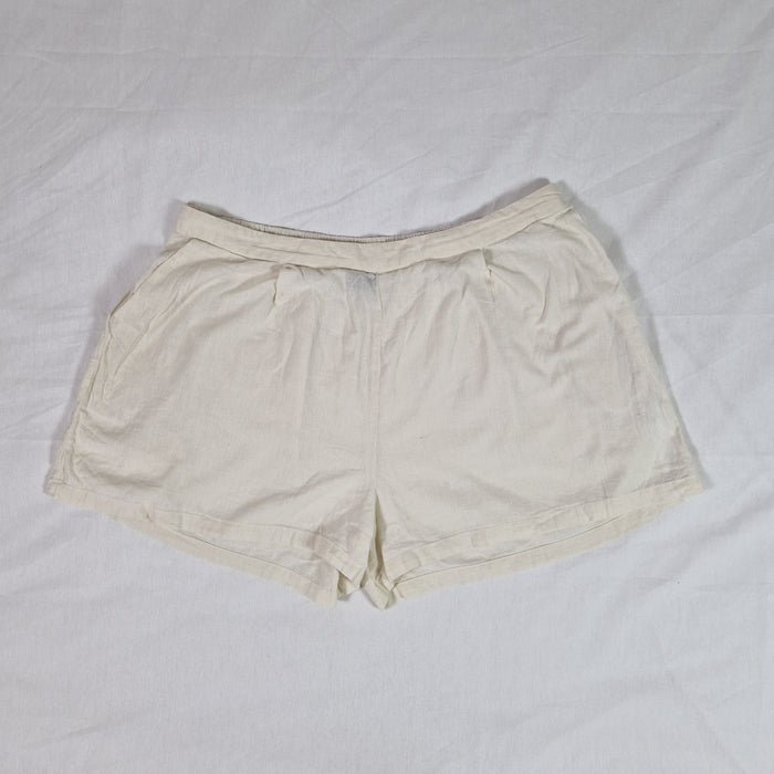 Pretty Little Thing Womens White Shorts UK 16 W34 L3in Preloved
