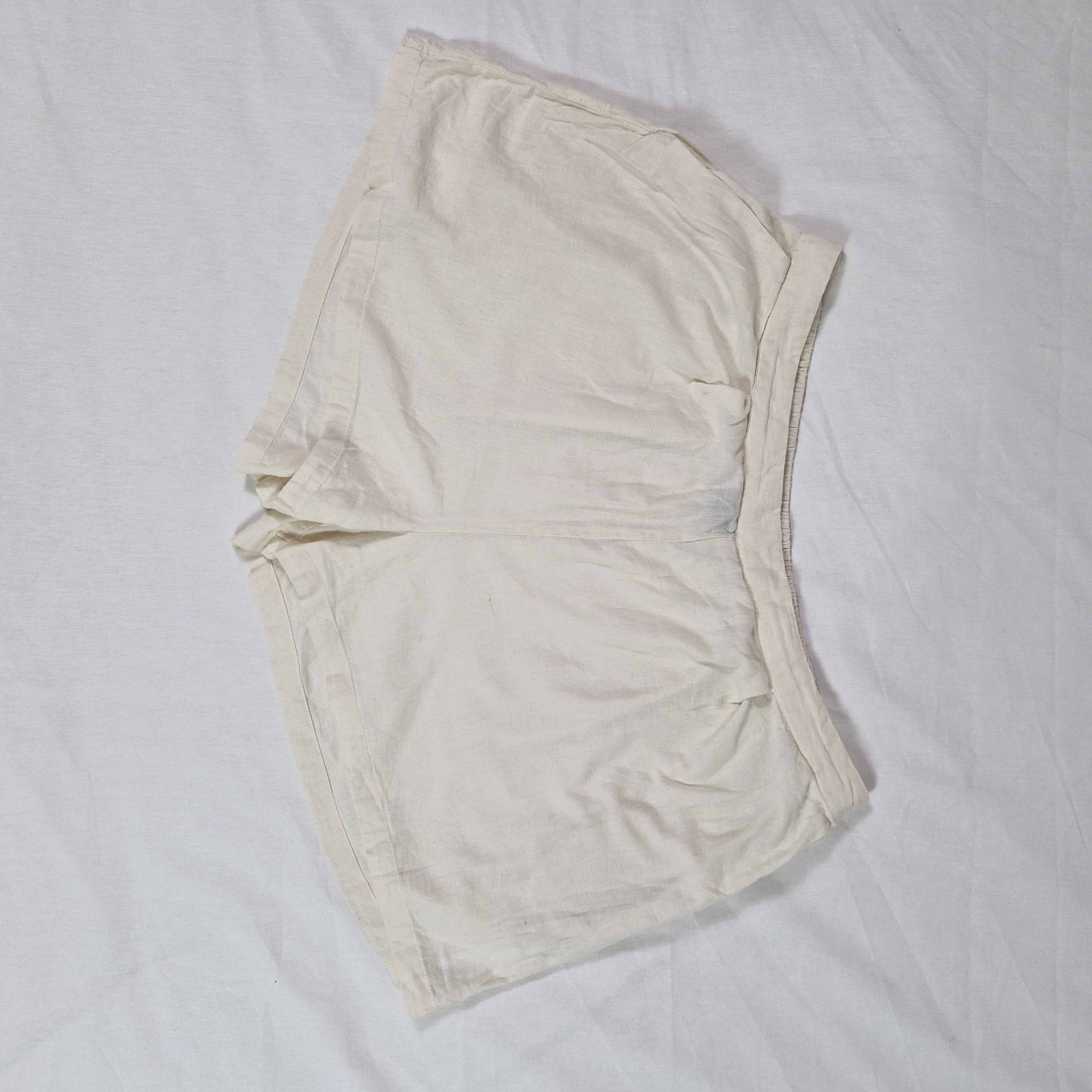 Pretty Little Thing Womens White Shorts UK 16 W34 L3in Preloved