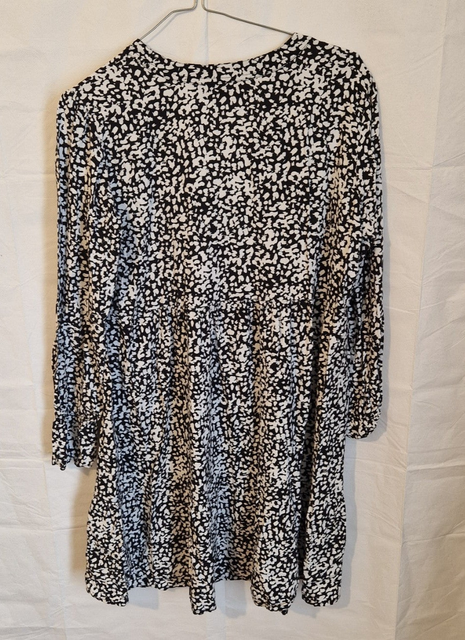 H&M black and white floral print midi dress with long puff sleeves and a V-neckline.